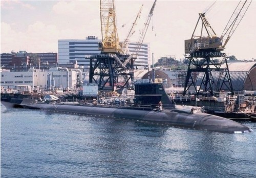 Z8 SEAVIEW fitting out after overhaul at Electric Boat yard pier Z8 SEAVIEW fitting out after overhaul at Electric Boat yard pier