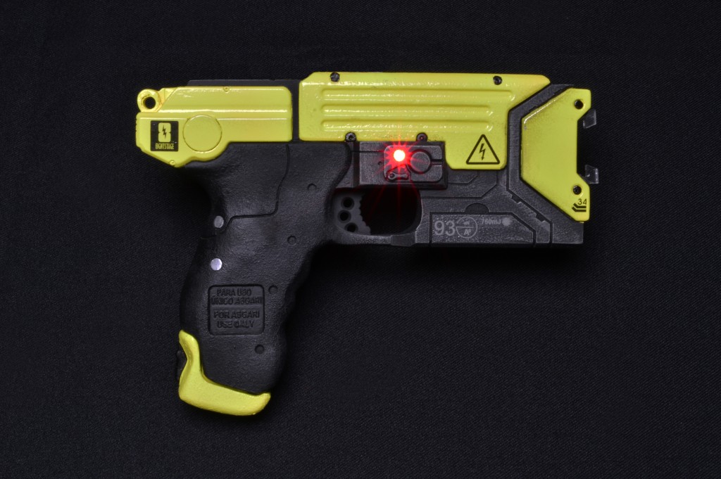 Helios_Models_Lighting_Taser_Gun_1