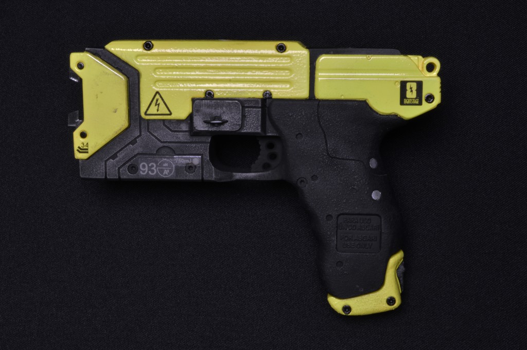 Helios_Models_Lighting_Taser_Gun_3